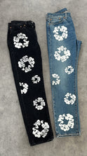 Load image into Gallery viewer, Denim Tears x Levi&#39;s Cotton Wreath Light Wash Jeans