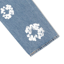 Load image into Gallery viewer, Denim Tears x Levi&#39;s Cotton Wreath Light Wash Jeans