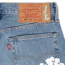 Load image into Gallery viewer, Denim Tears x Levi&#39;s Cotton Wreath Light Wash Jeans