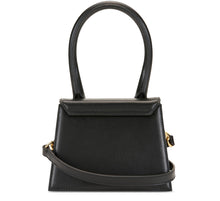 Laden Sie das Bild in den Galerie-Viewer, Jacquemus Le Chiquito Moyen Shoulder Bag