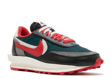 Laden Sie das Bild in den Galerie-Viewer, Nike LD Waffle Sacai Undercover Midnight Spruce University Red
